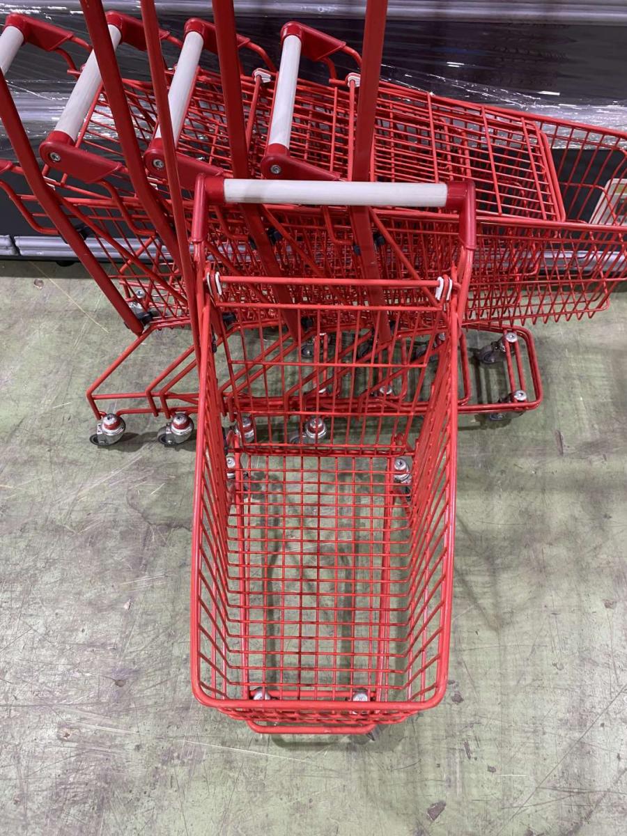 Felújított Wanzl DR22 bevásárlókocsi piros műanyagokkal – termékfotó hátulról