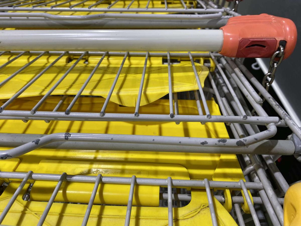 Bevásárlókocsi Caddie 180 BXM literes szürke – termékfotó használat közben