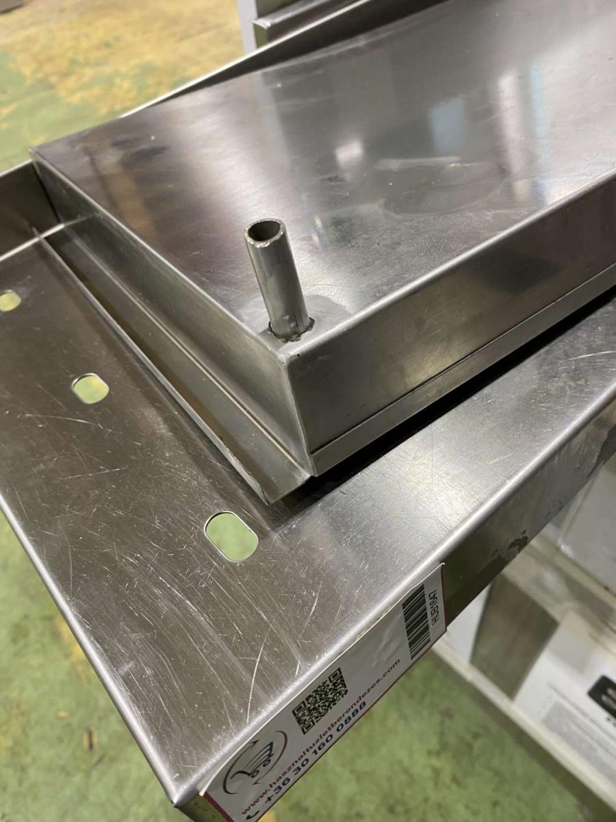 Rozsdamentes csepegtető polc 100*30 – termékfotó alulnézet