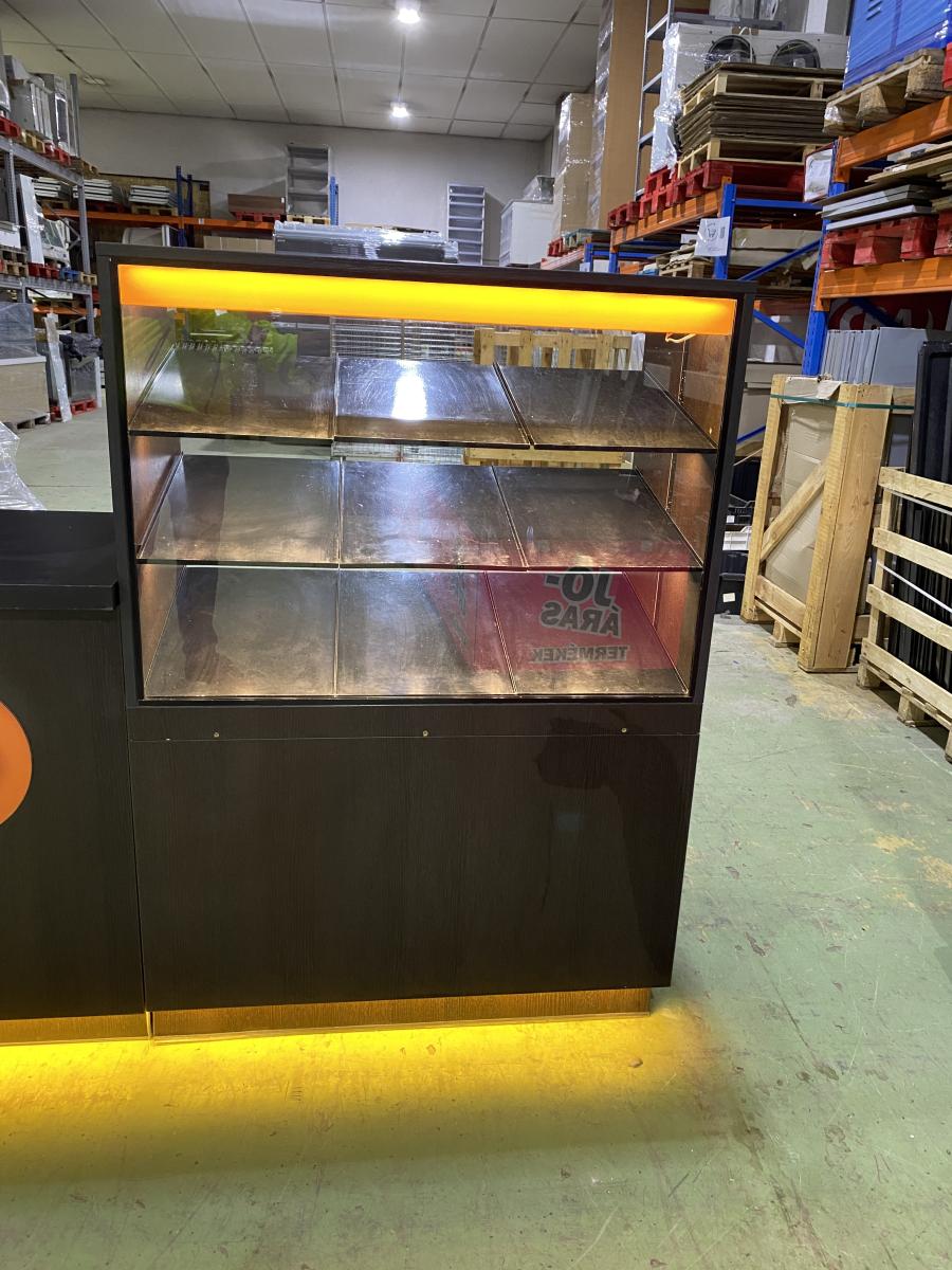 Finompékárus kiszolgálópult – termékfotó hátulról