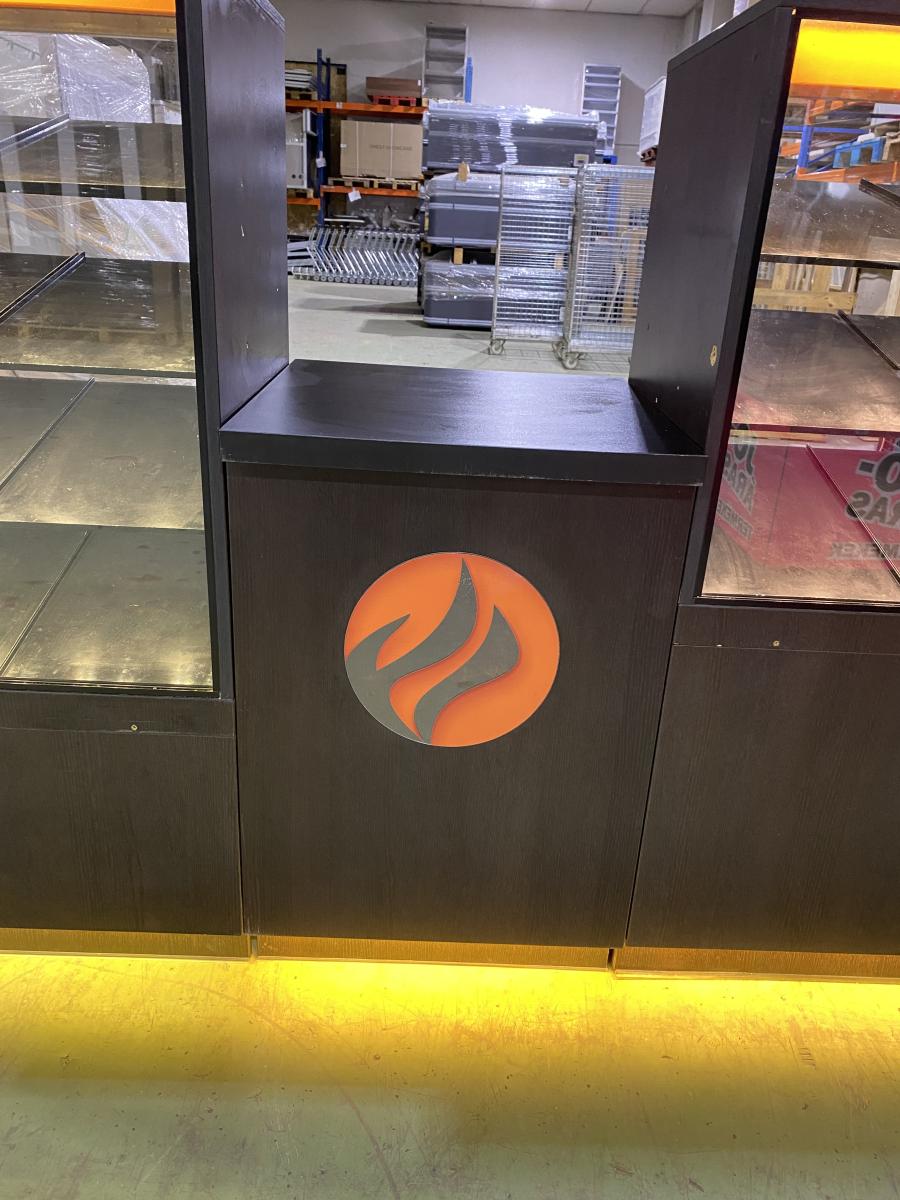 Finompékárus kiszolgálópult – termékfotó bal oldalról