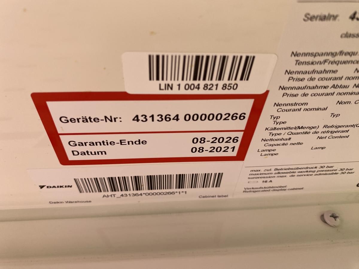 AHT Lisboa falihűtő 210 LED – termékfotó jobb oldalról