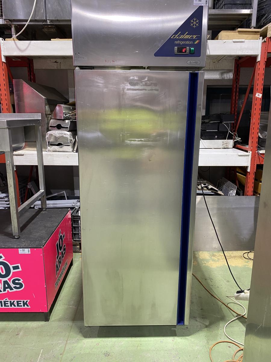 Rozsdamentes hűtőszekrény 700 L – termékfotó elölnézet