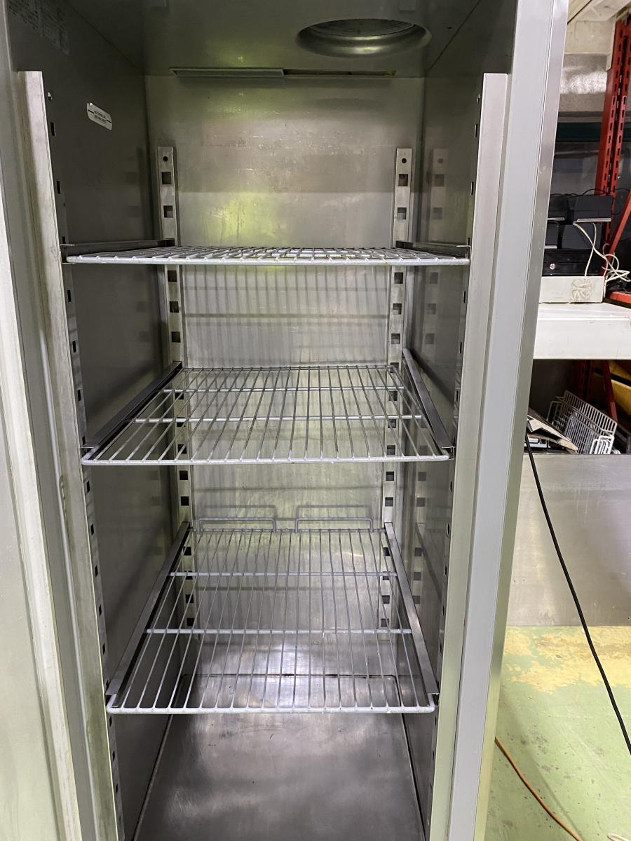 Rozsdamentes hűtőszekrény 700 L – termékfotó bal oldalról