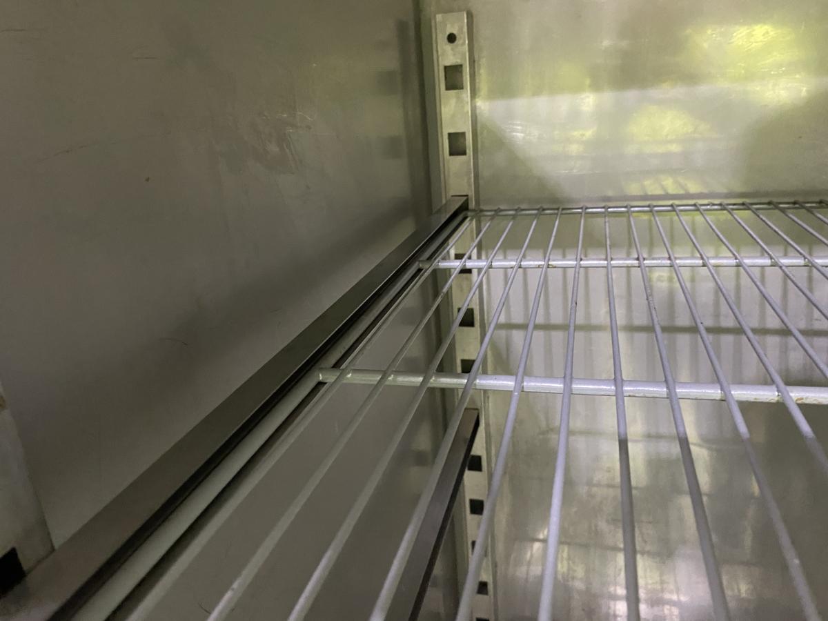 Rozsdamentes hűtőszekrény 700 L – termékfotó 45° nézet