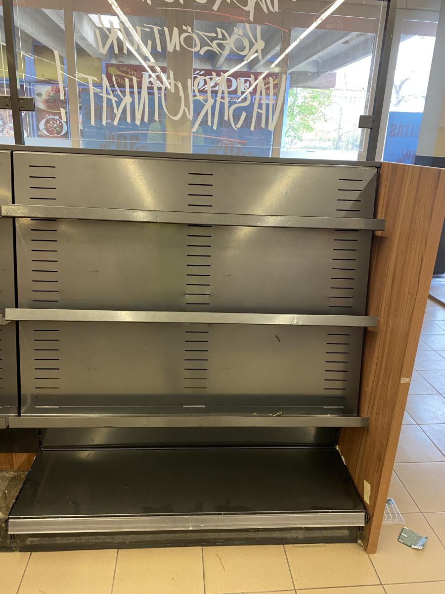 Újságos állvány TEGO – termékfotó jobb oldalról