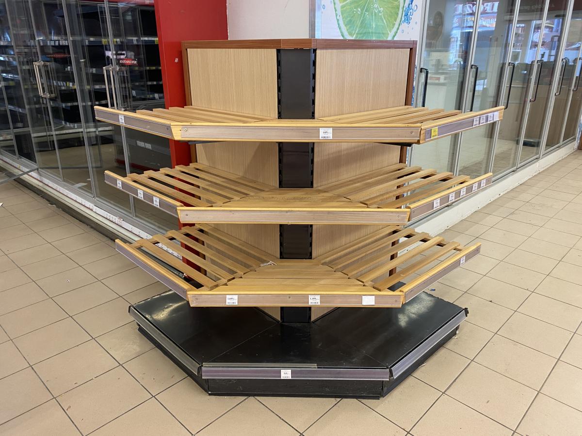 Kenyeres rácspolc sarokelem – termékfotó elölnézet