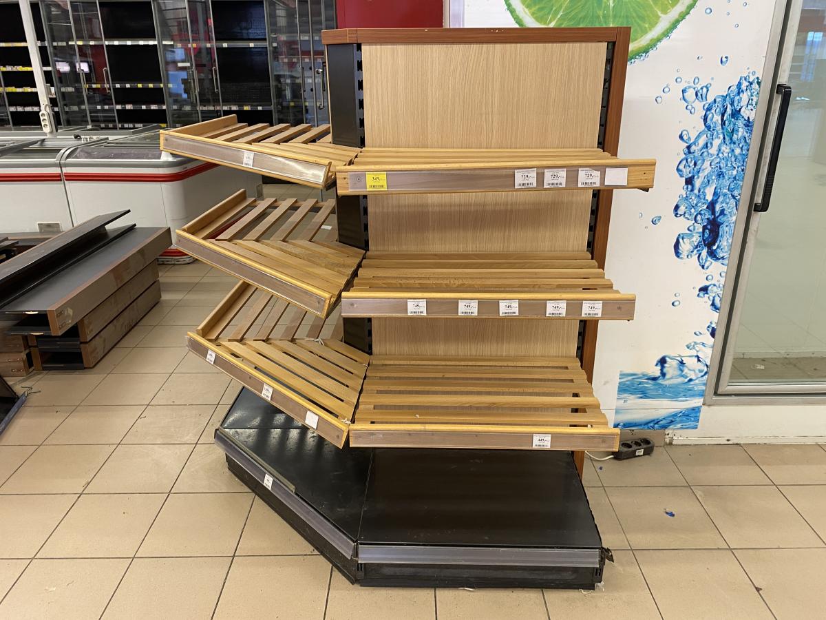 Kenyeres rácspolc sarokelem – termékfotó jobb oldalról