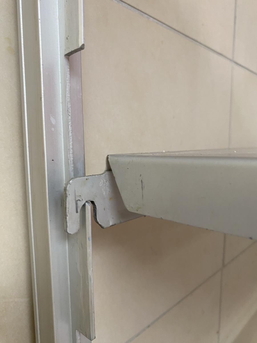 Moduláris hűtőkamrapolc – termékfotó 45° nézet