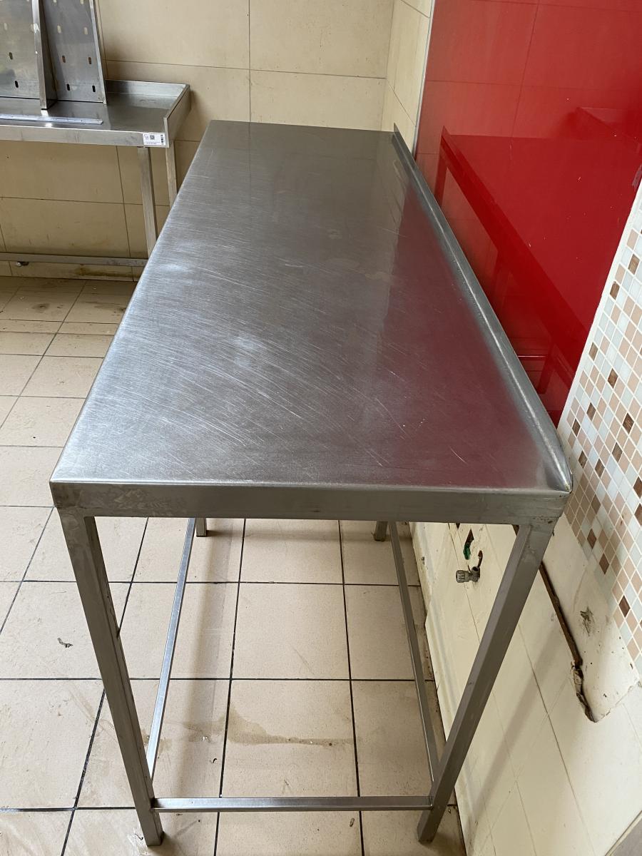 Rozsdamentes munkaasztal 175*60 – termékfotó hátulról