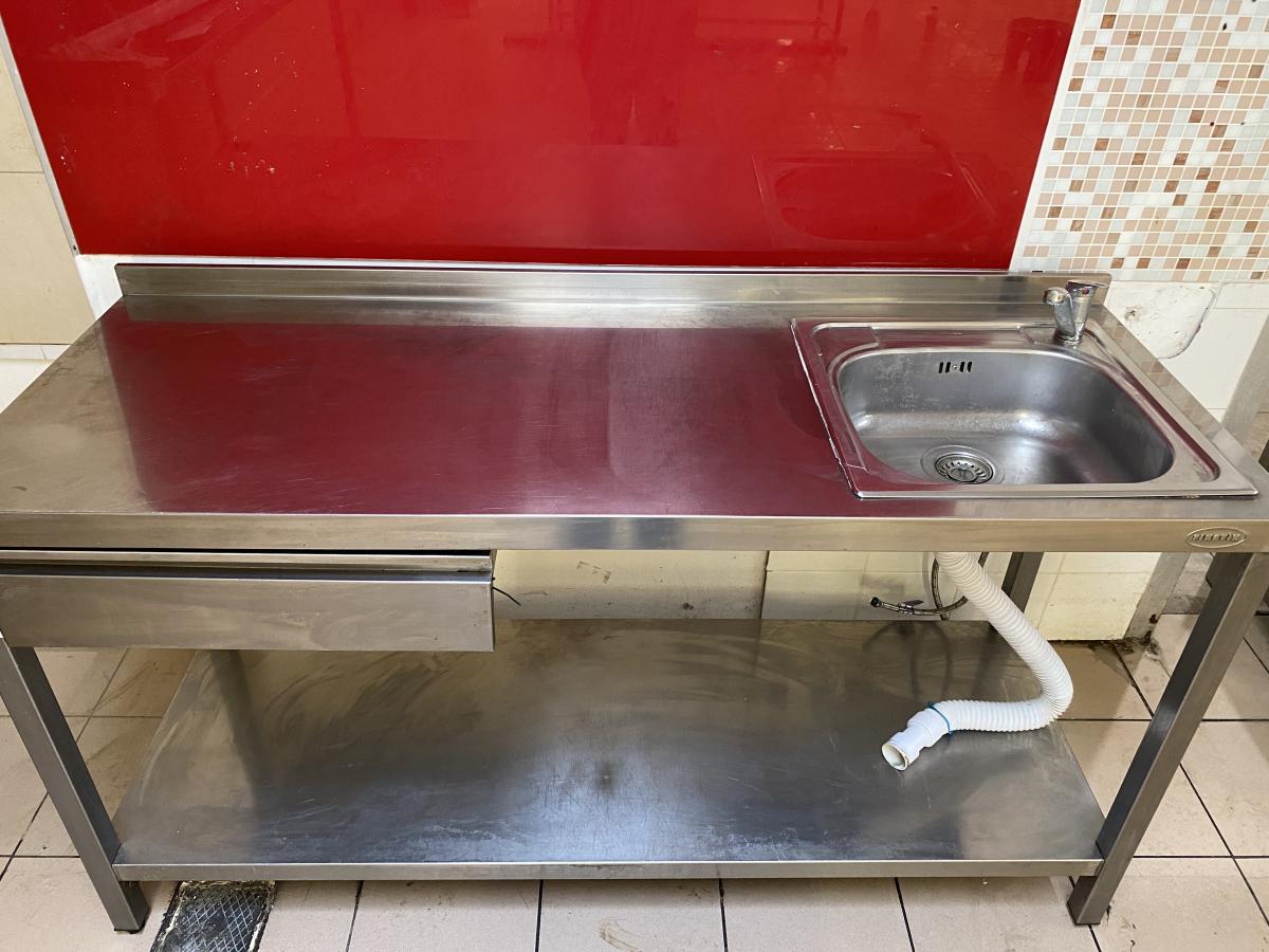 Rozsdamentes munkaasztal 160*60 – termékfotó elölnézet