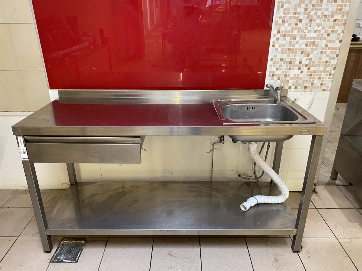 Rozsdamentes munkaasztal 160*60 – termékfotó jobb oldalról