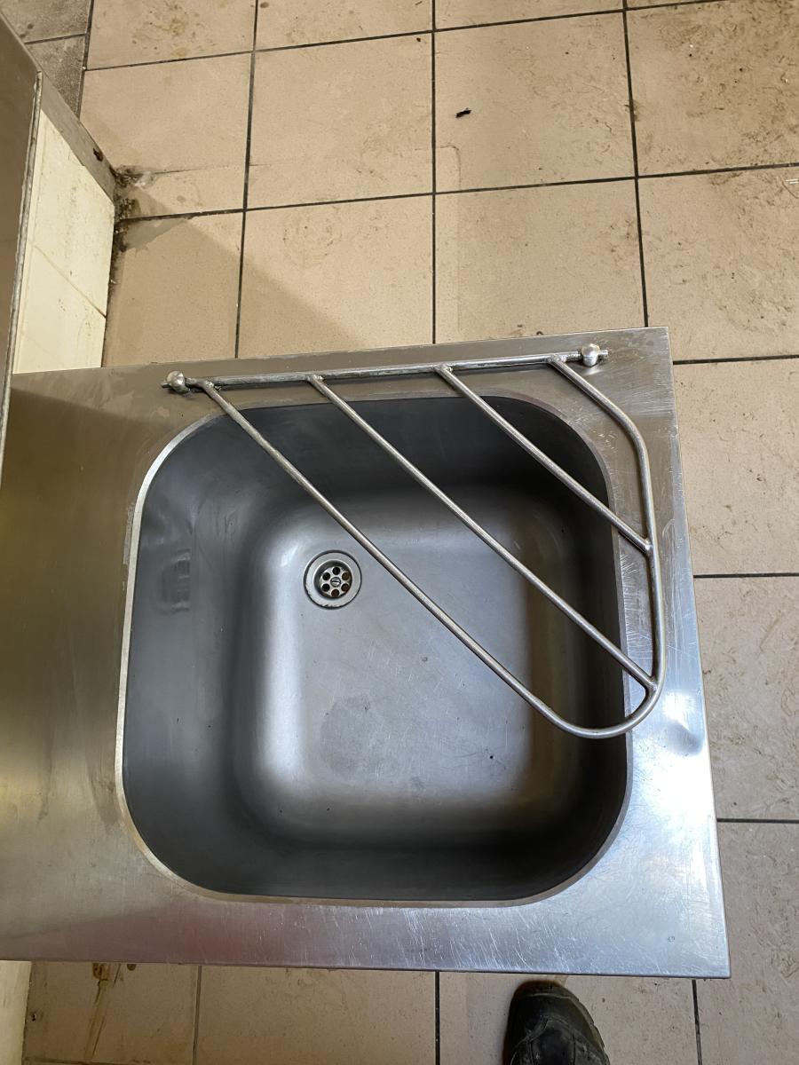 Rozsdamentes kombinált kiöntő – termékfotó felülnézet