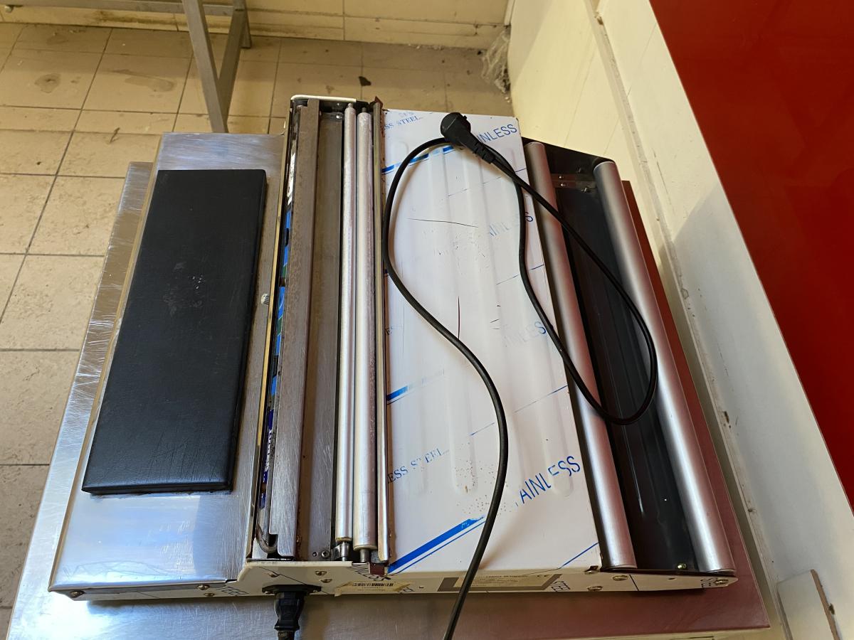 Asztali fóliázó gép TW-500 – termékfotó jobb oldalról