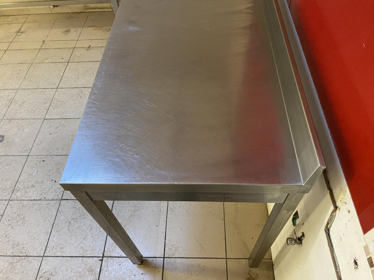 Rozsdamentes munkaasztal 100*60 – termékfotó hátulról