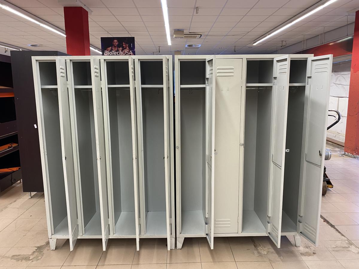 Öltözőszekrény, 4 ajtós MetaloBox – termékfotó jobb oldalról