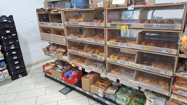 Finompékárus faliregál 3*100