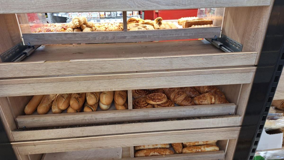 Finompékárus faliregál 3*100 – termékfotó felülnézet