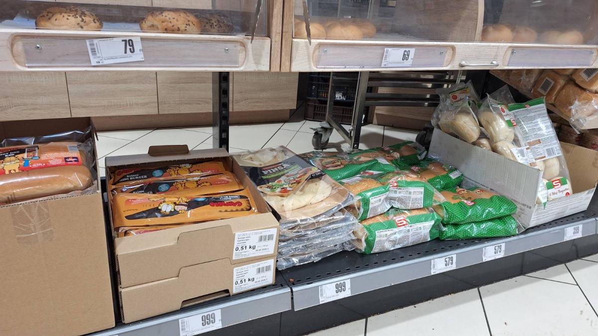 Finompékárus faliregál 3*100 – termékfotó alulnézet