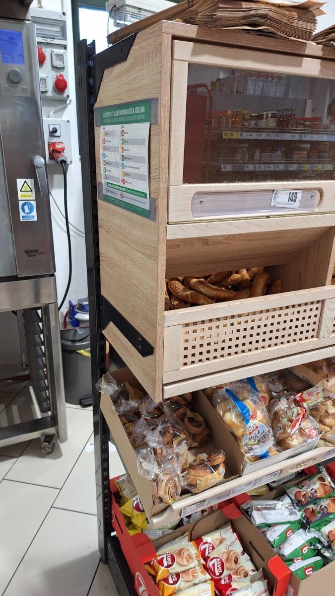 Finompékárus faliregál 3*100 – termékfotó 45° nézet