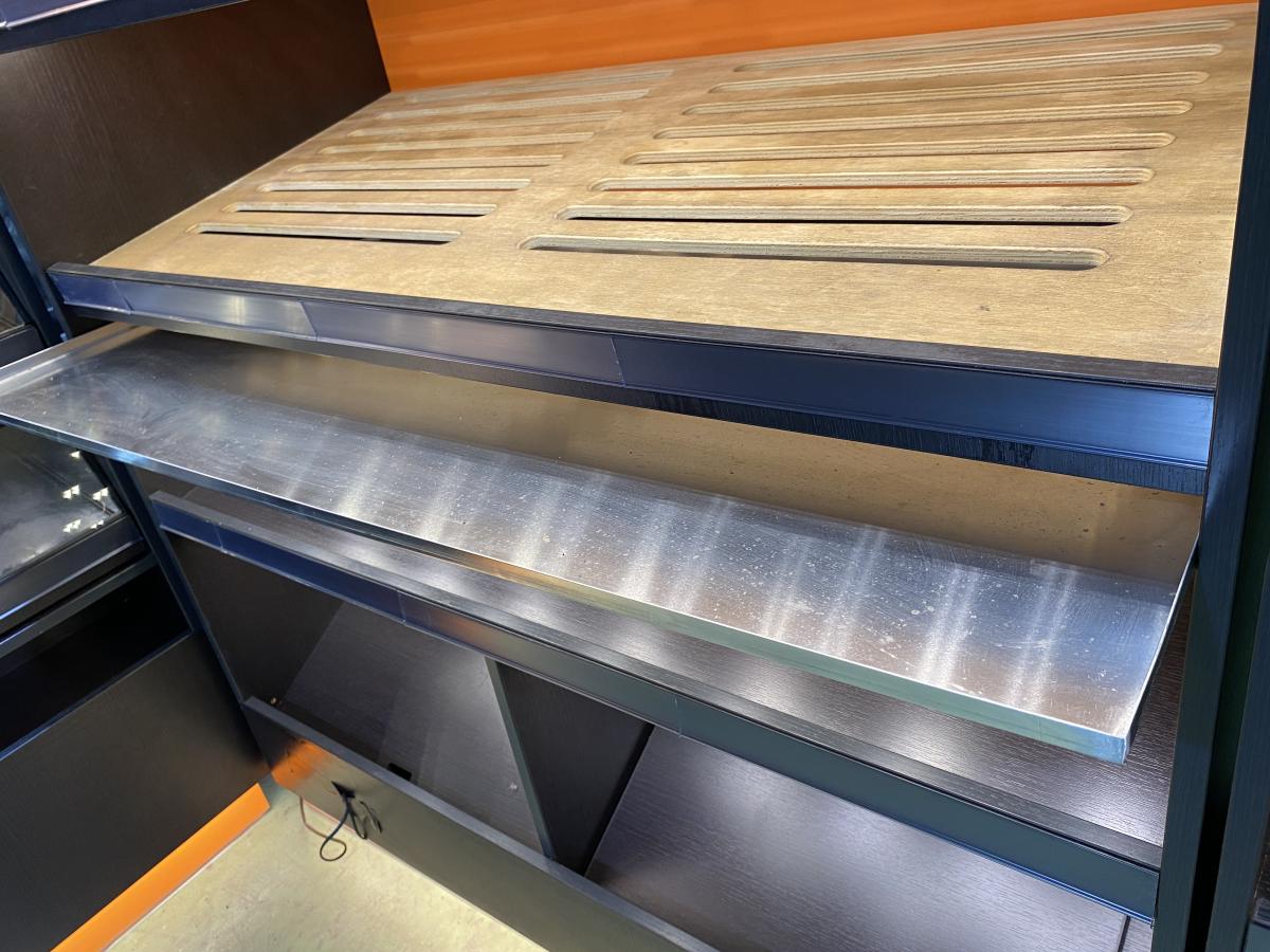 Kenyeres állvány, polc 120*60 – termékfotó hátulról