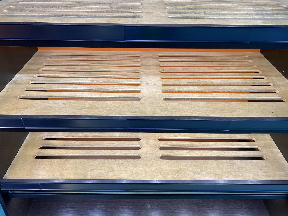 Kenyeres állvány, polc 120*60 – termékfotó bal oldalról