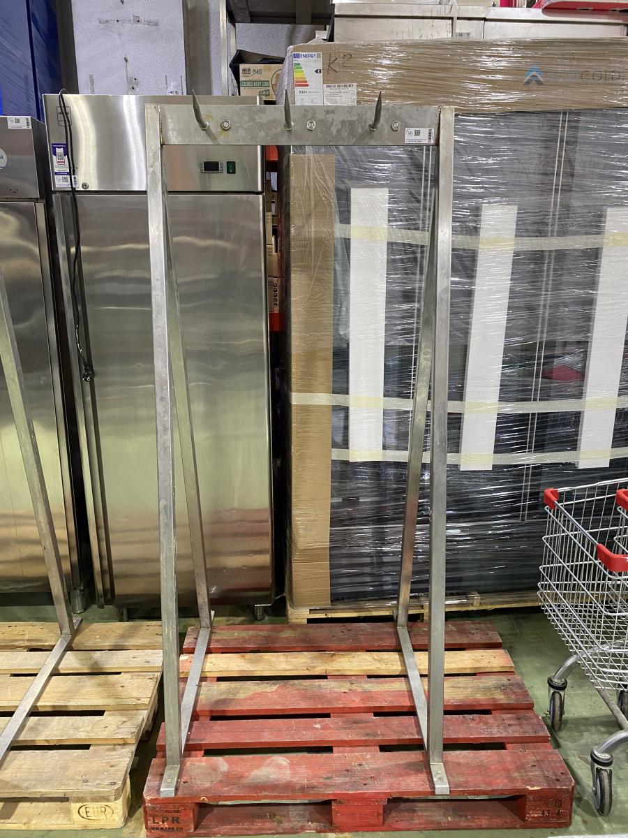 Rozsdamentes öntartó rénvas – termékfotó hátulról