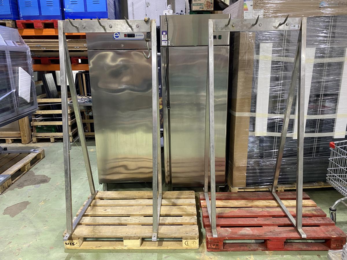 Rozsdamentes öntartó rénvas – termékfotó elölnézet