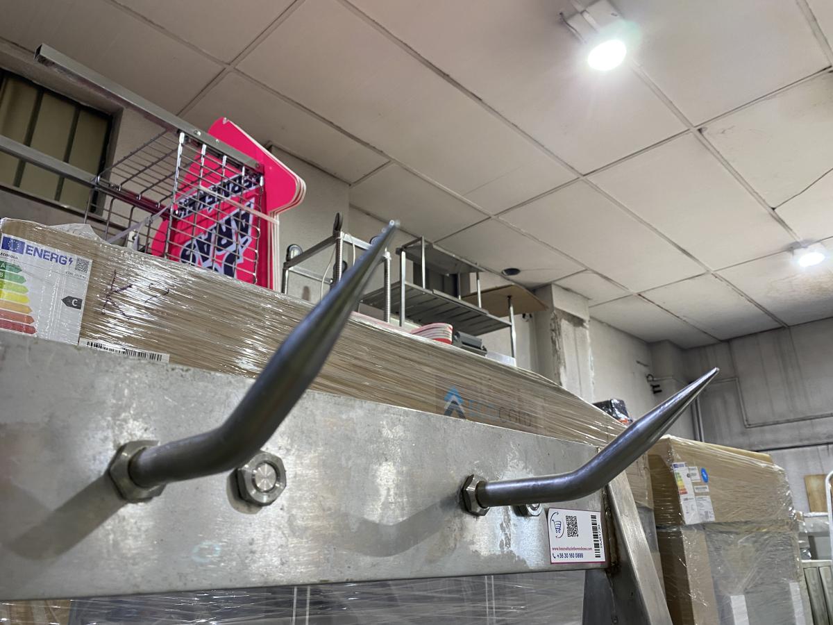 Rozsdamentes öntartó rénvas – termékfotó felülnézet