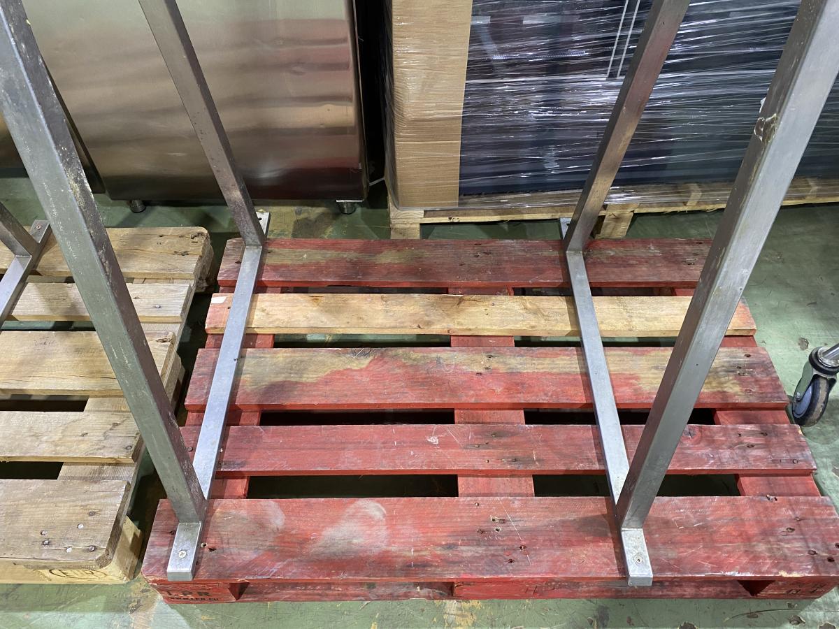 Rozsdamentes öntartó rénvas – termékfotó alulnézet