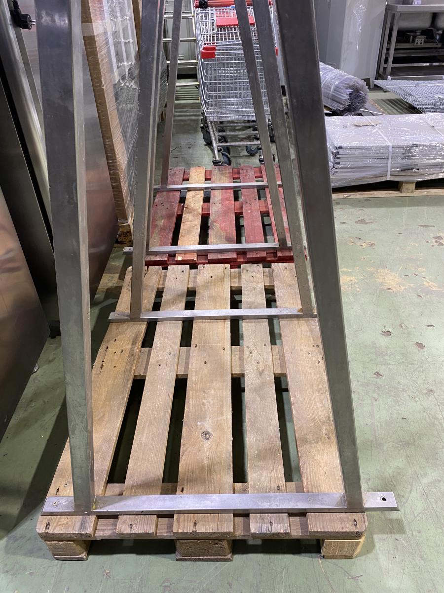 Rozsdamentes öntartó rénvas – termékfotó 45° nézet