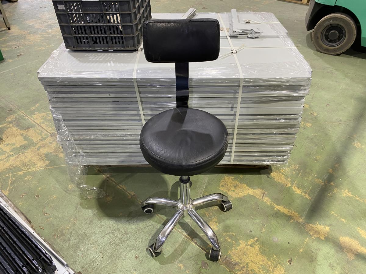 Kasszásszék, pénztárosszék – termékfotó jobb oldalról