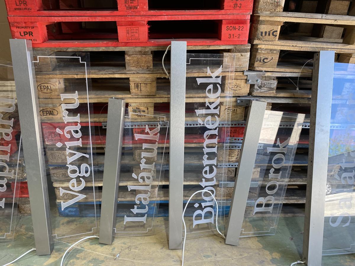 10 darab élvilágított infotábla – termékfotó felülnézet