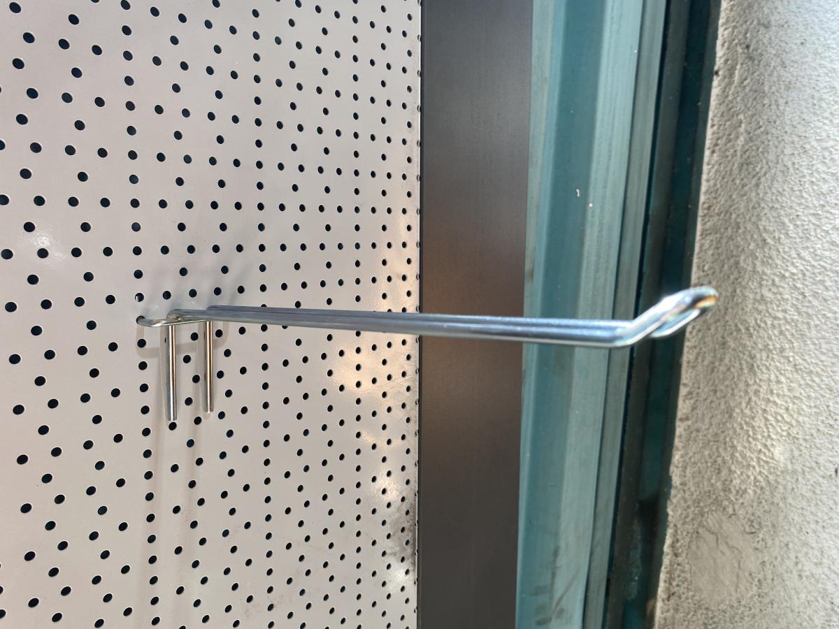 Használt bliszterkampó 23cm – termékfotó alulnézet