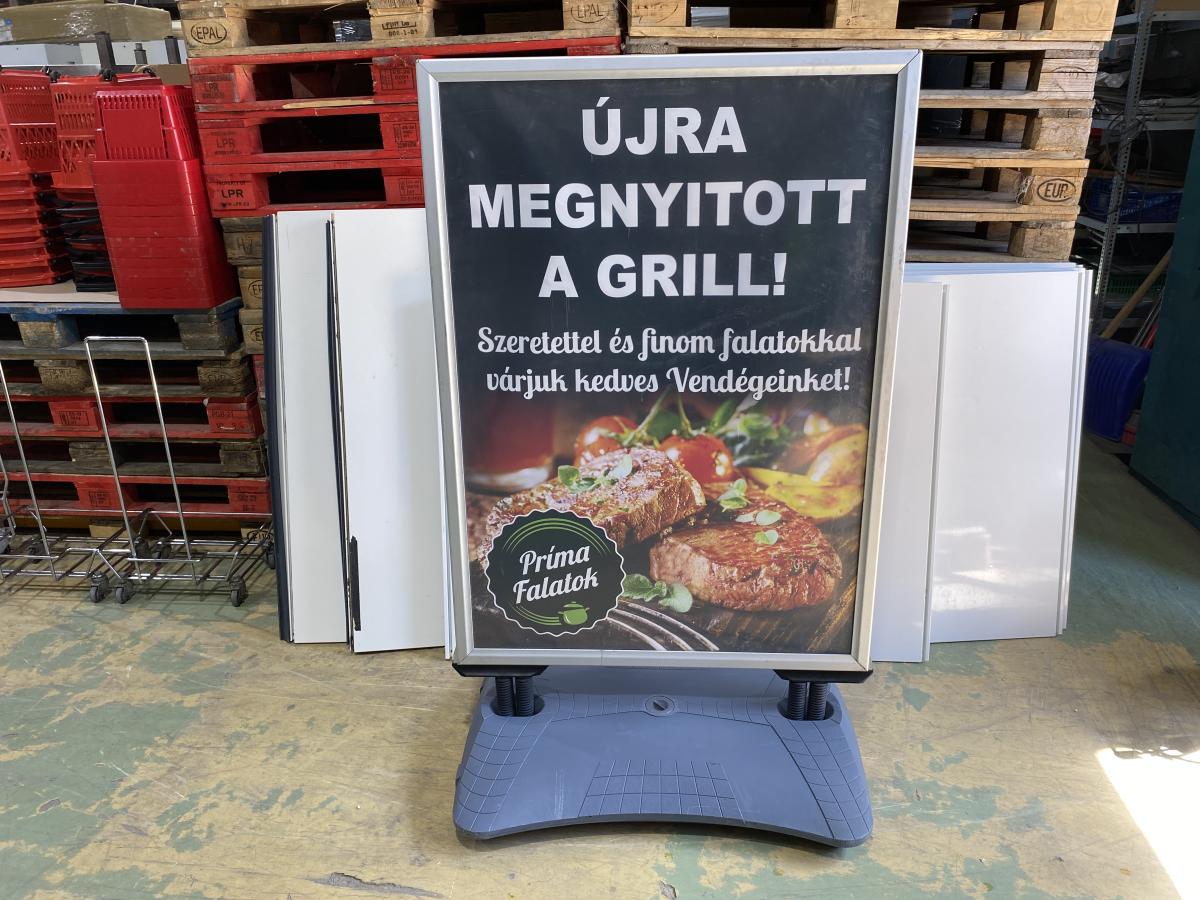 Kültéri rugós megállító tábla A0 – termékfotó hátulról