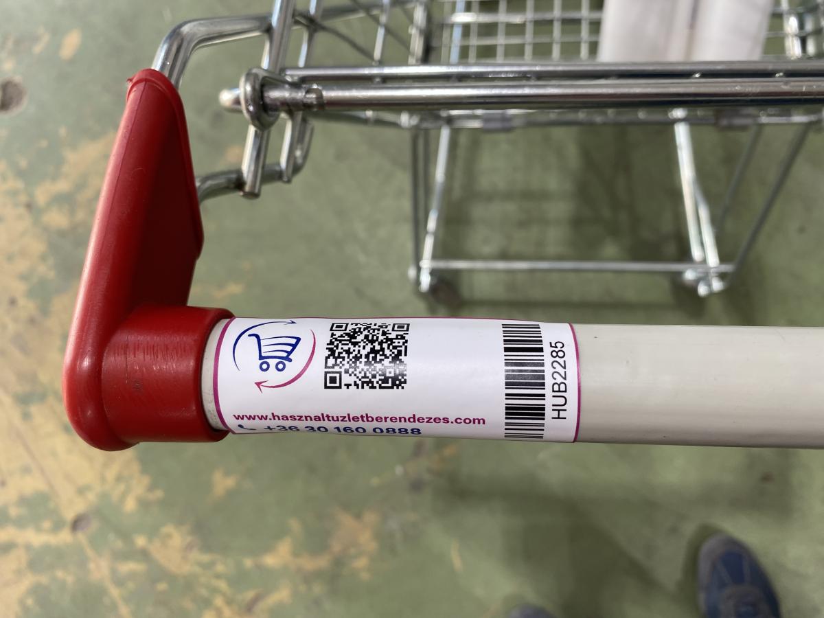 Wanzl D75RC bevásárlókocsi piros műanyagokkal – termékfotó alulnézet
