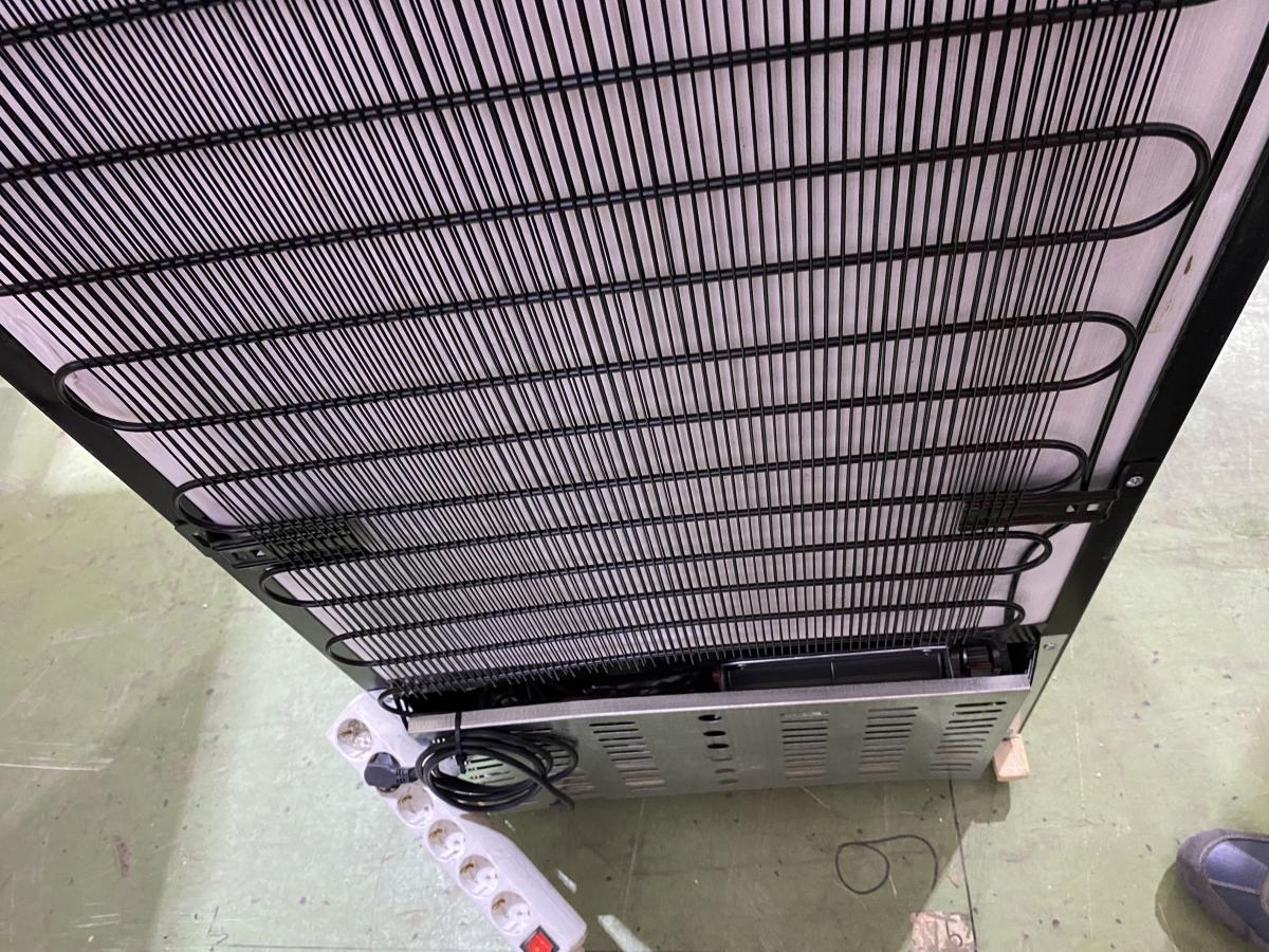 Új ECOCOLD LEMON 600 1D beépített aggregátoros hűtő (+) – termékfotó alulnézet