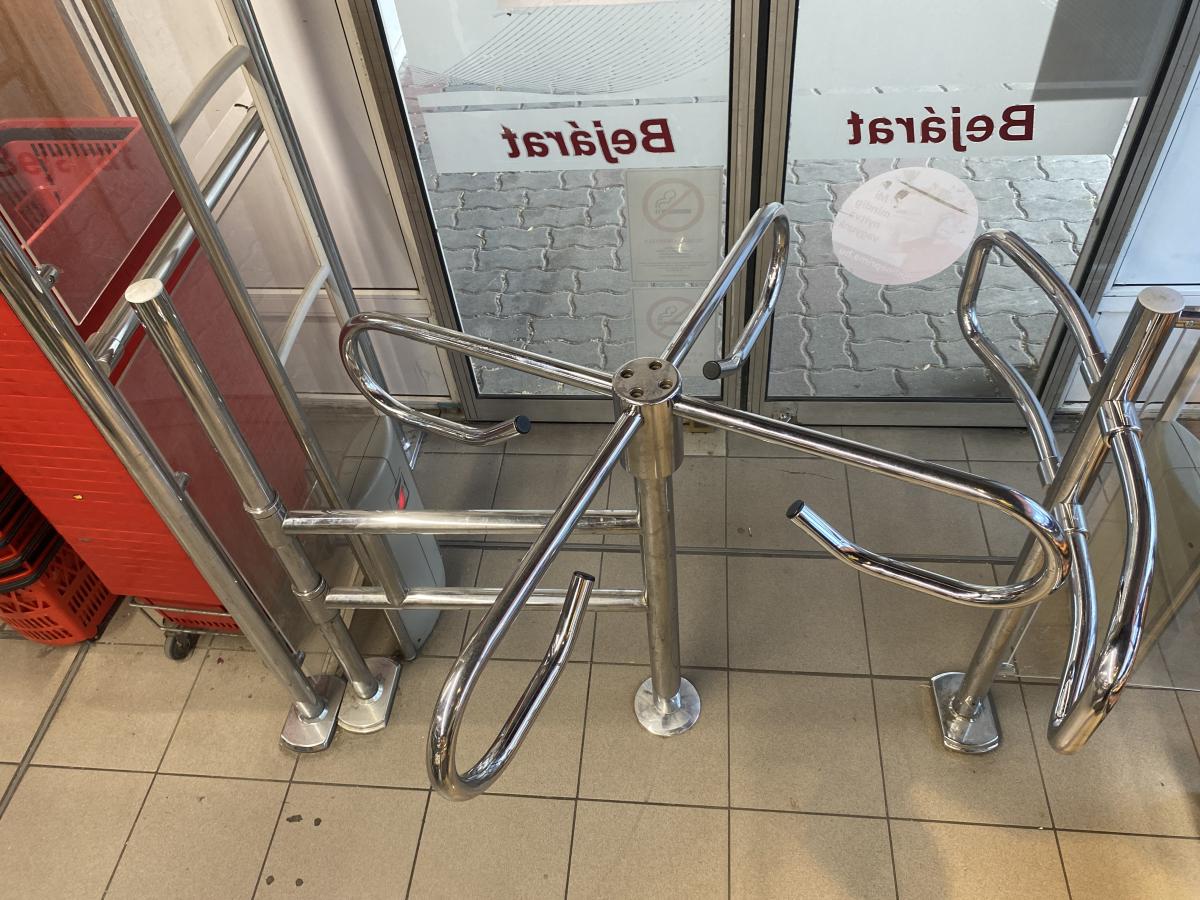 Vevőbeenegedő – termékfotó jobb oldalról
