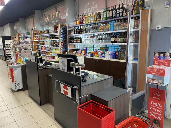 Dupla shopkassza háttérbútorral 