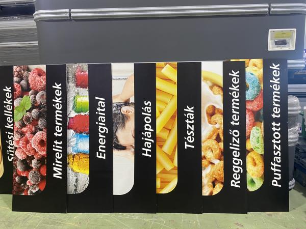 Függesztett reklámtábla, áruterületek 