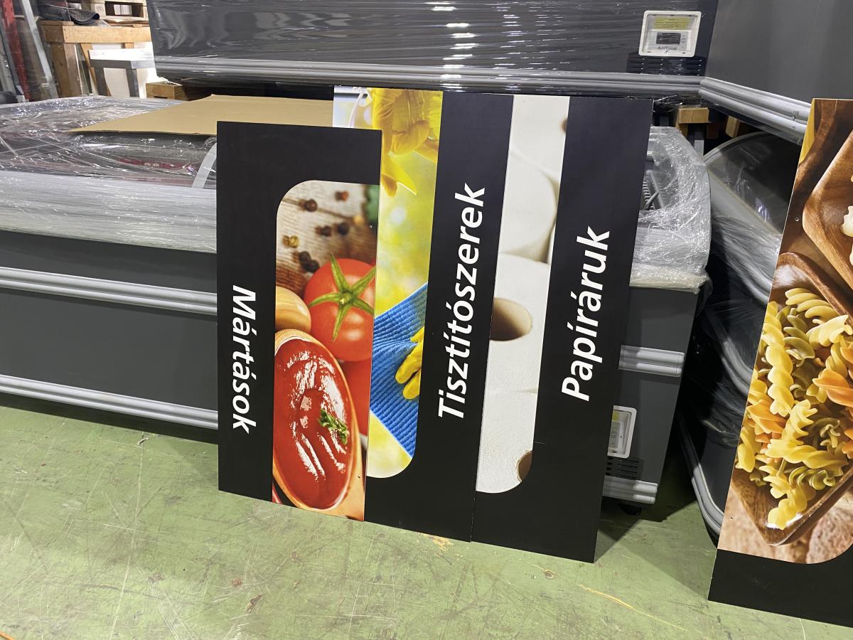 Függesztett reklámtábla, áruterületek – termékfotó felülnézet