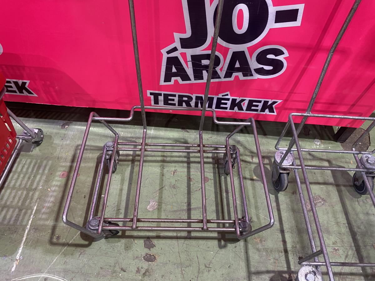 Használt bevásárló kosár tartó,- gyűjtőkocsi – termékfotó jobb oldalról