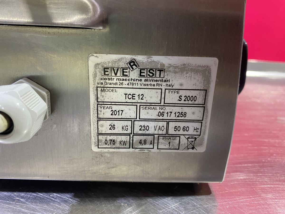 Everest TCE 12 húsdaráló – termékfotó felülnézet