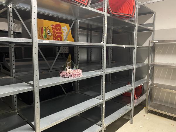 Armes raktári állványrendszer