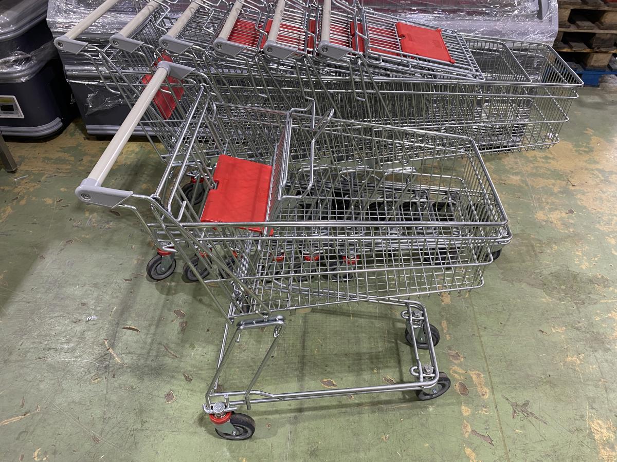 Wanzl D101 bevásárlókocsi szürke műanyagokkal – termékfotó bal oldalról