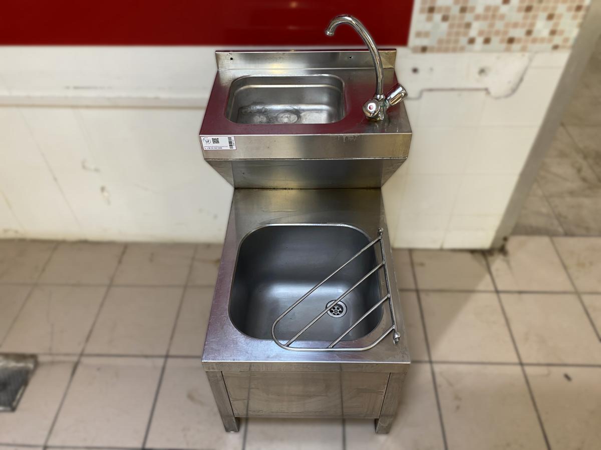 Rozsdamentes kombinált kiöntő – termékfotó elölnézet