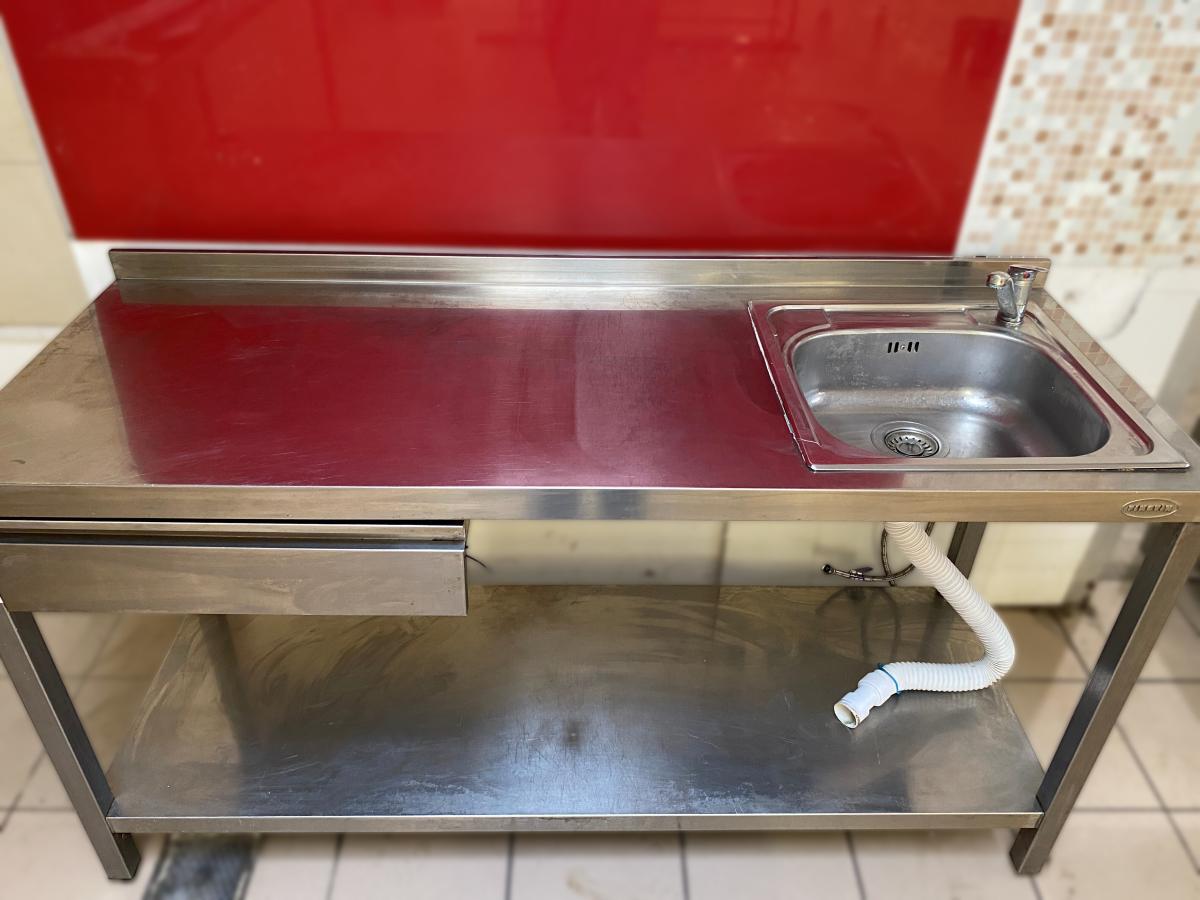 Rozsdamentes munkaasztal 160*60 – termékfotó elölnézet