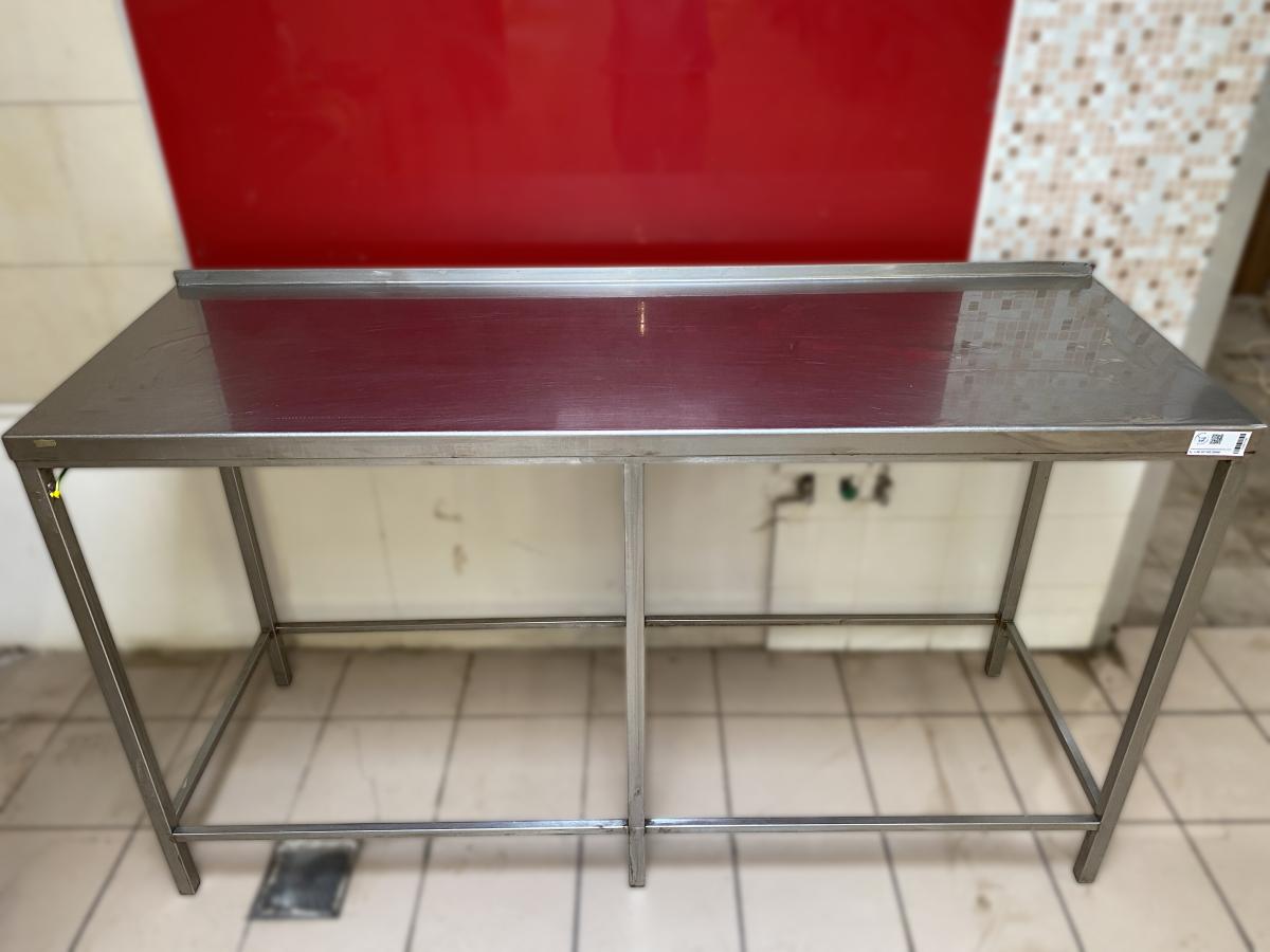 Rozsdamentes munkaasztal 175*60 – termékfotó elölnézet