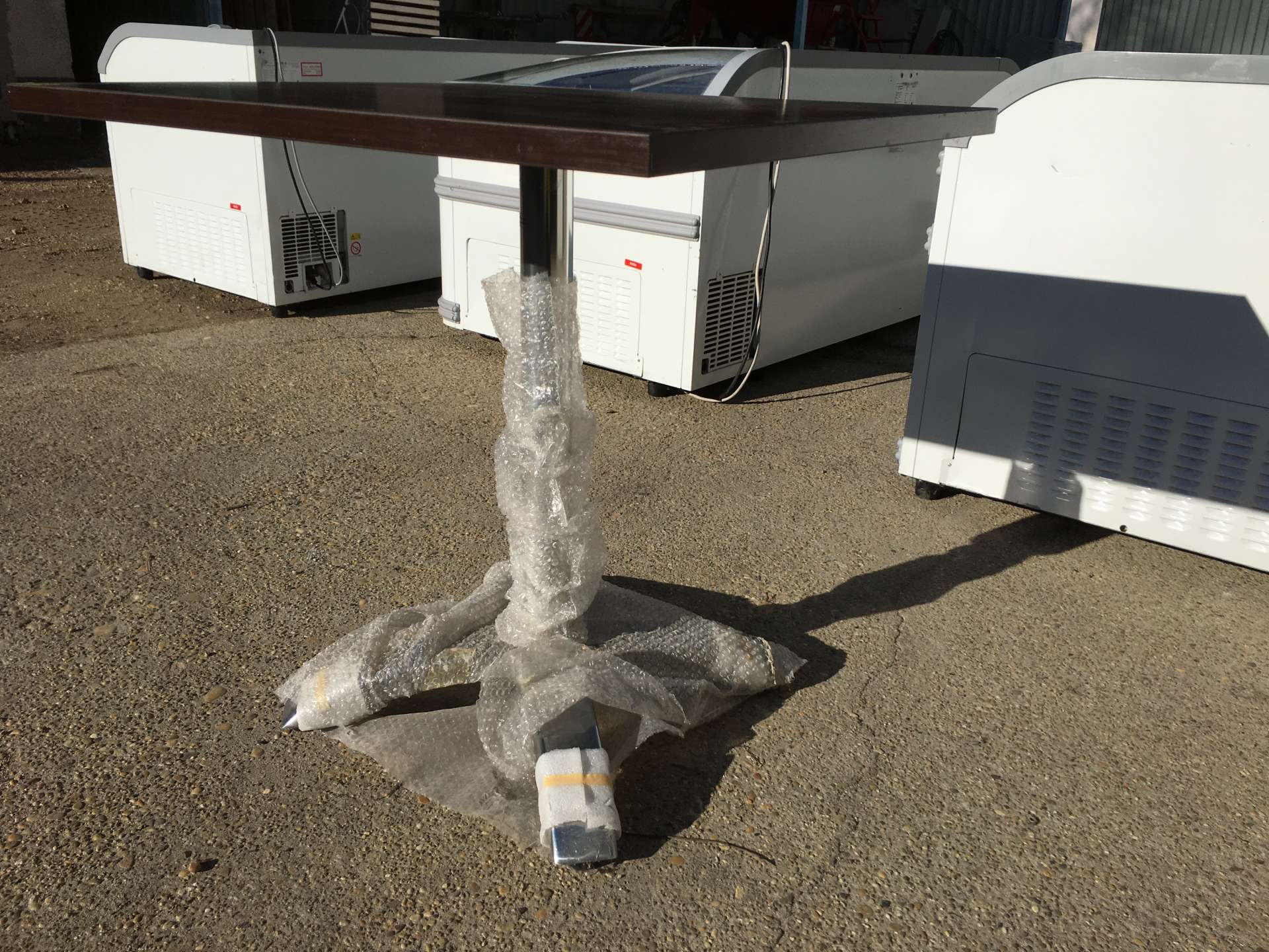 Új asztallap és központi láb