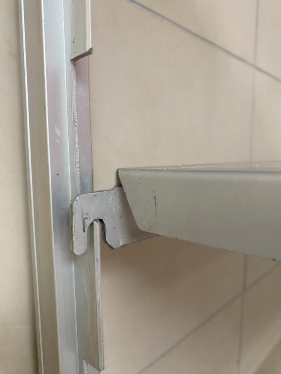 Moduláris hűtőkamrapolc – termékfotó 45° nézet
